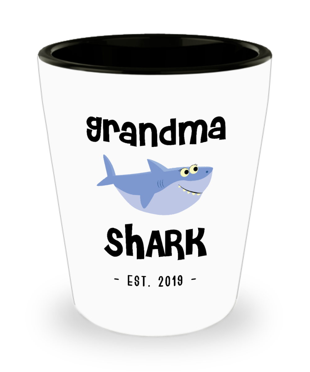 Grandma Shark Mug New Grandma Est 2019 Do Do Do Expecting Grandmas Baby Shower Pregnancy Reveal Announcement Gifts Ceramic Shot Glass