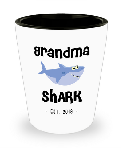 Grandma Shark Mug New Grandma Est 2019 Do Do Do Expecting Grandmas Baby Shower Pregnancy Reveal Announcement Gifts Ceramic Shot Glass